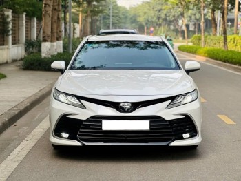 Cần bán xe Toyota Camry 2.0Q năm 2023, màu trắng, nhập khẩu