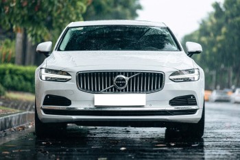 Cần bán Volvo S90 T8 AWD năm sản xuất 2025, màu trắng, nhập khẩu nguyên chiếc, 2.43 tỉ