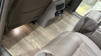 Volkswagen Viloran Luxury - Vàng | 2024 | ~43.000 km