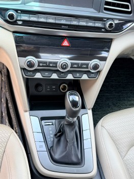 Huyndai Elantra 1.6 AT bản full cửa sổ nóc sx 2021 zin cọp không lỗi.