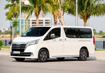 Cần bán xe Toyota Granvia Premium sản xuất 2020, màu trắng, nhập khẩu nguyên chiếc