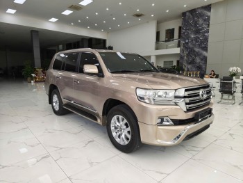 Bán ô tô Toyota Land Cruiser LC200 sản xuất năm 2016, màu vàng, xe nhập