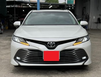 Bán ô tô Toyota Camry 2.5Q sản xuất năm 2021, màu trắng, xe nhập