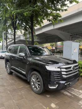 Bán xe LC300 Sản xuất năm 2024 xe đen nội thất kem, xe cá nhân chủ đi 31.000Km rất mới,