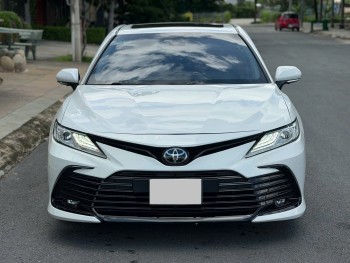 Bán Toyota Camry 2.0Q sản xuất 2023, màu trắng, nhập khẩu