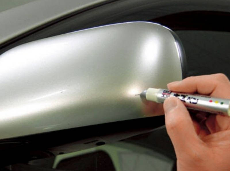 Công dụng chính của bút sơn xe tô tô đó là che lấp các vết xước tuyệt vời