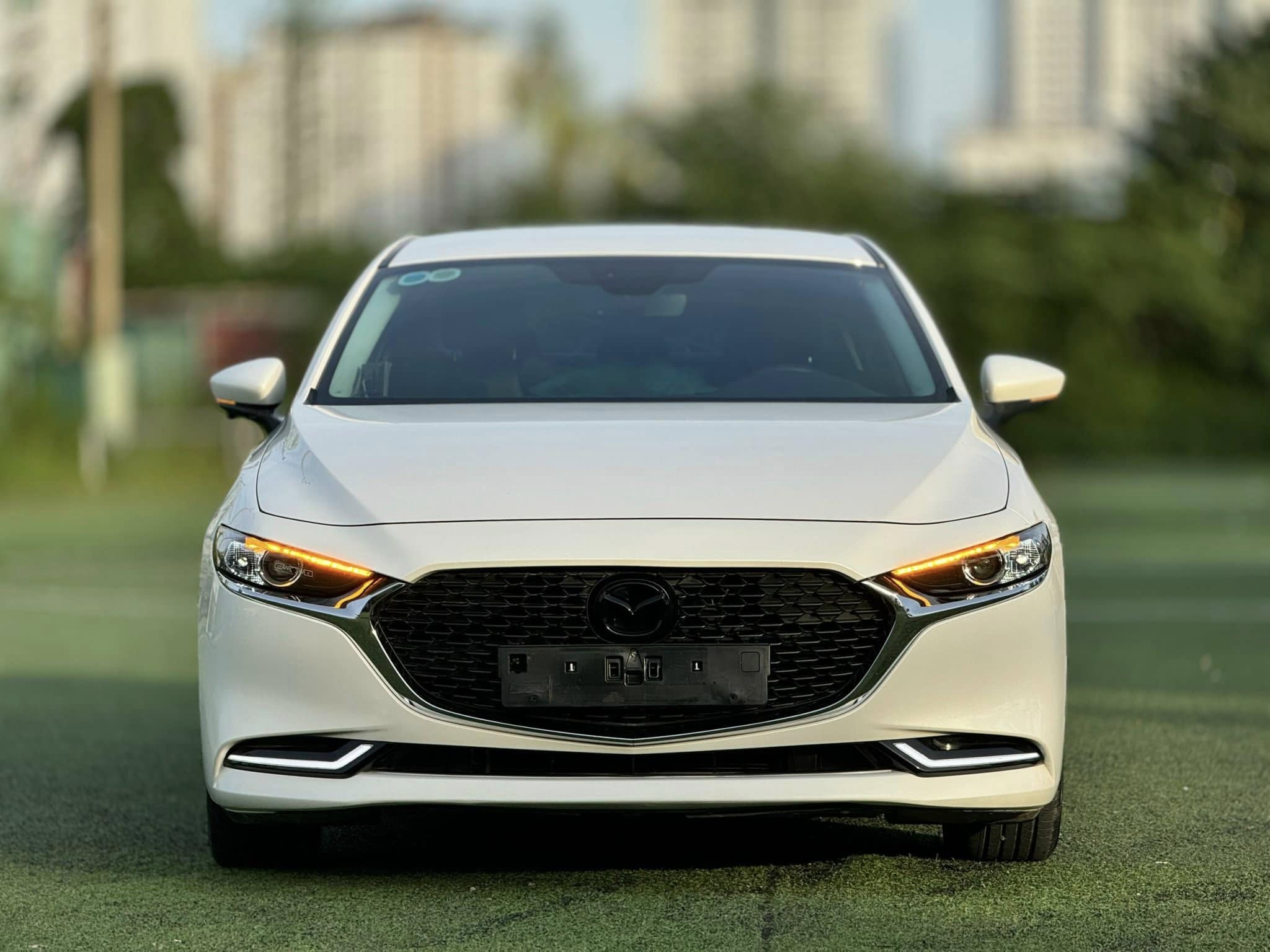 Bán ô tô Mazda 3 1.5L Luxury sản xuất 2024, màu trắng giá cạnh tranh