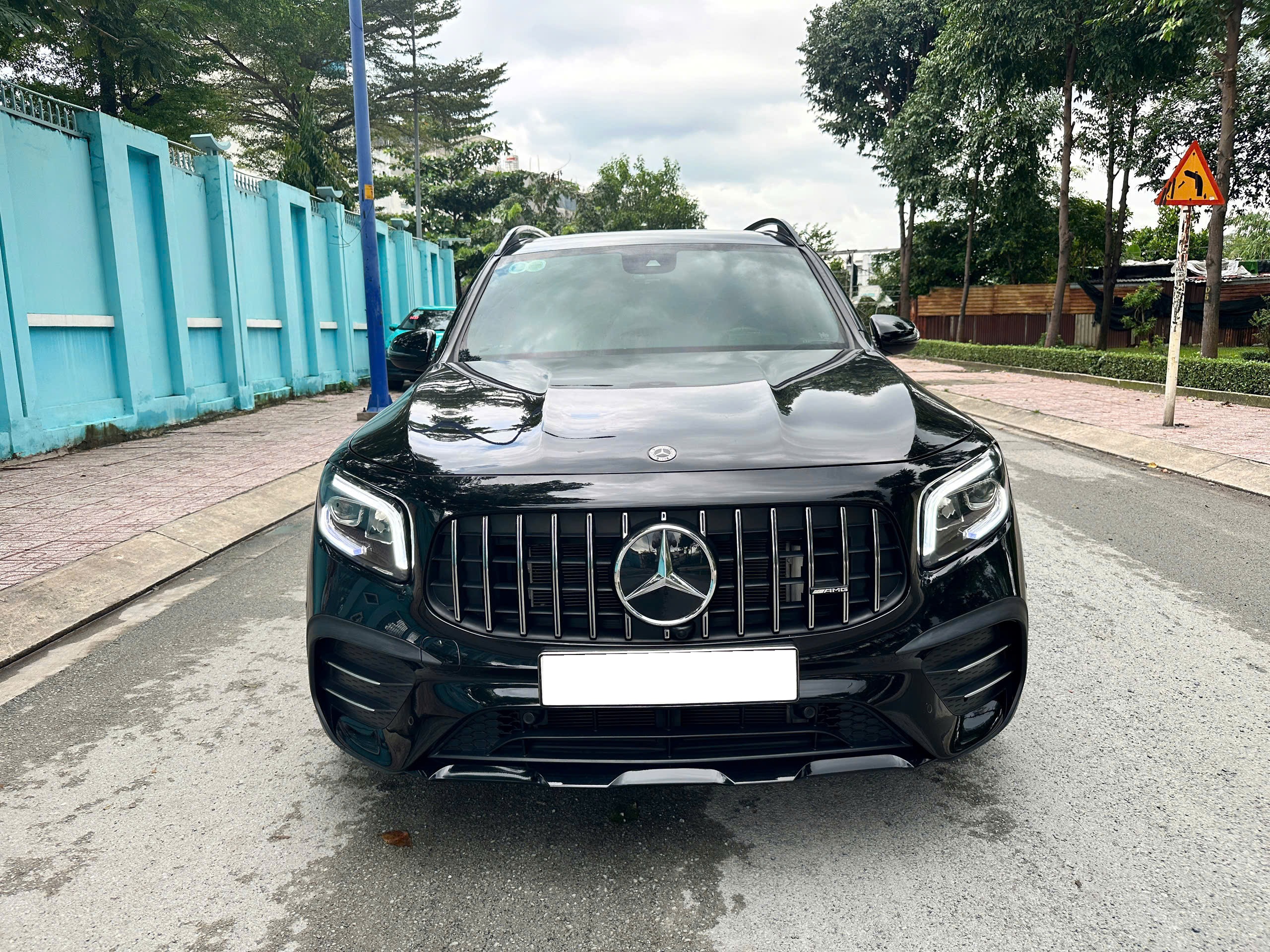 Cần bán xe Mercedes-Benz GLB 35 4Matic sản xuất năm 2023, màu đen, nhập khẩu, giá tốt