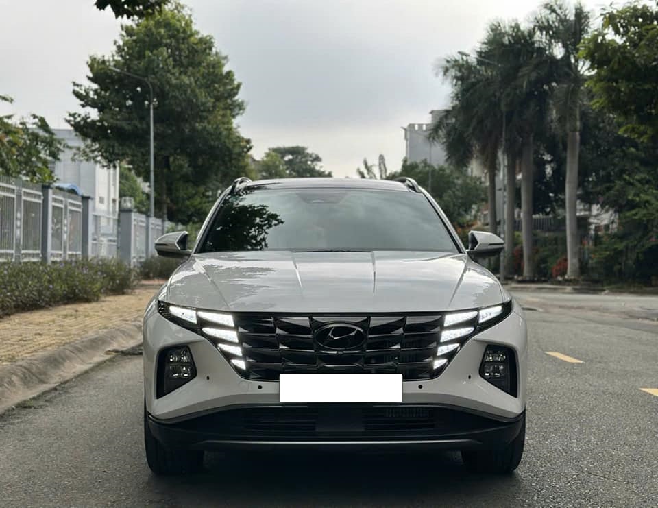 Bán xe Hyundai Tucson 1.6 AT đặc biệt năm sản xuất 2023, màu trắng, giá tốt