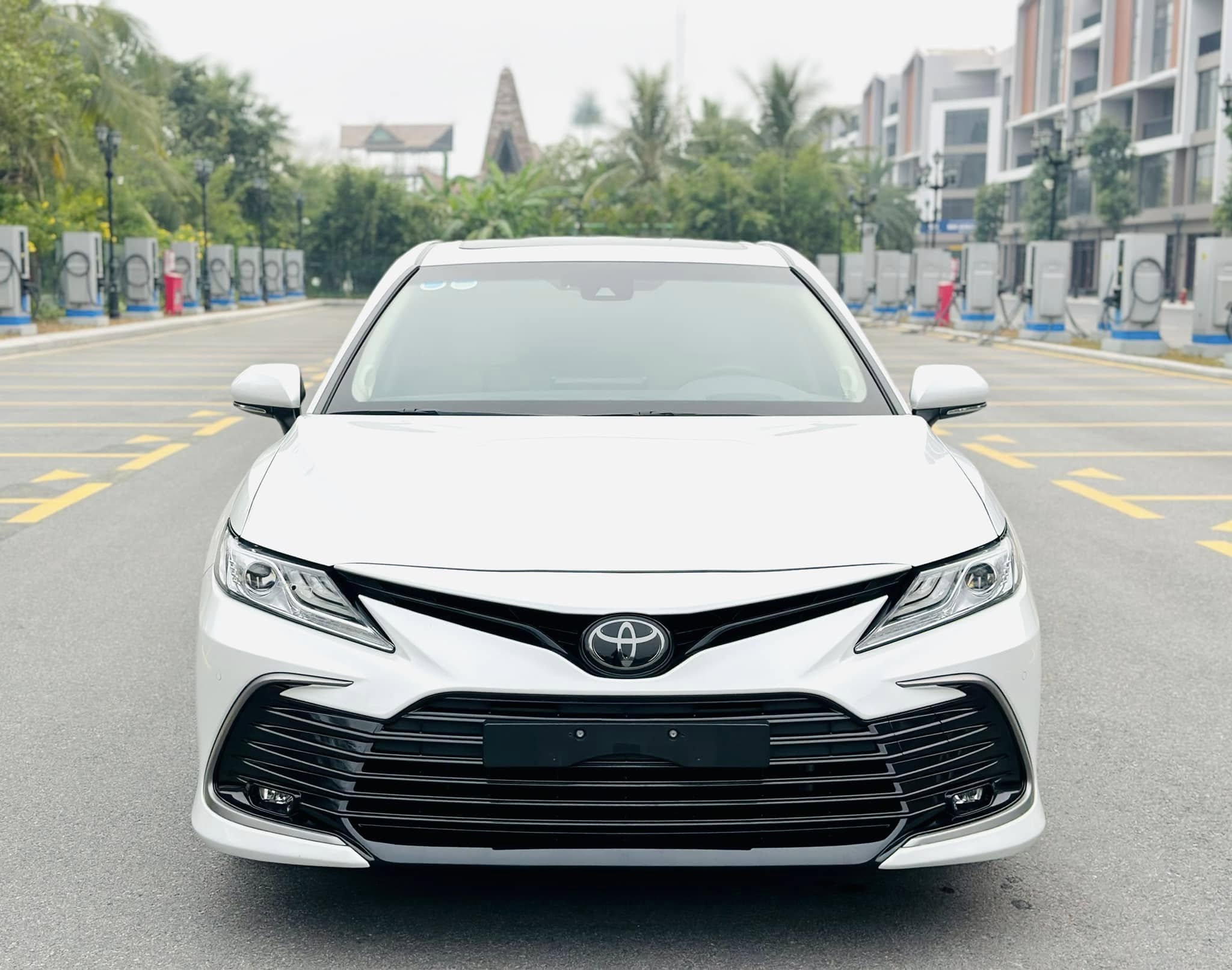 Bán ô tô Toyota Camry 2.0Q năm sản xuất 2023, màu trắng, nhập khẩu nguyên chiếc giá cạnh tranh