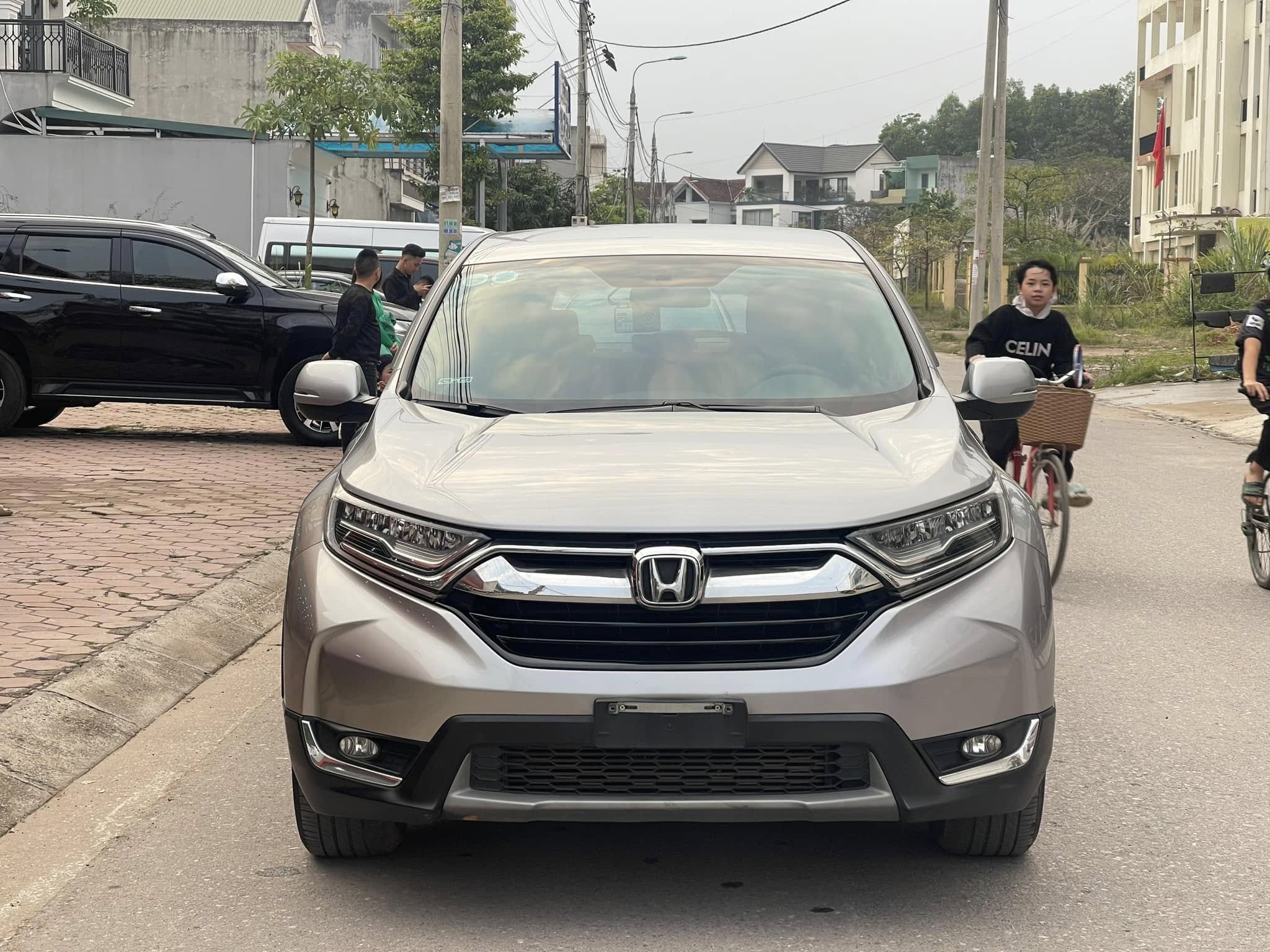 Bán ô tô Honda CRV G sản xuất 2019, màu bạc, nhập khẩu