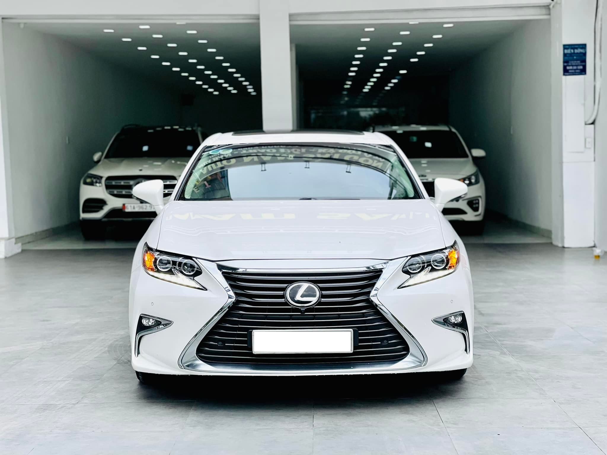 Bán ô tô Lexus ES 250 sản xuất năm 2016, màu trắng, nhập khẩu nguyên chiếc