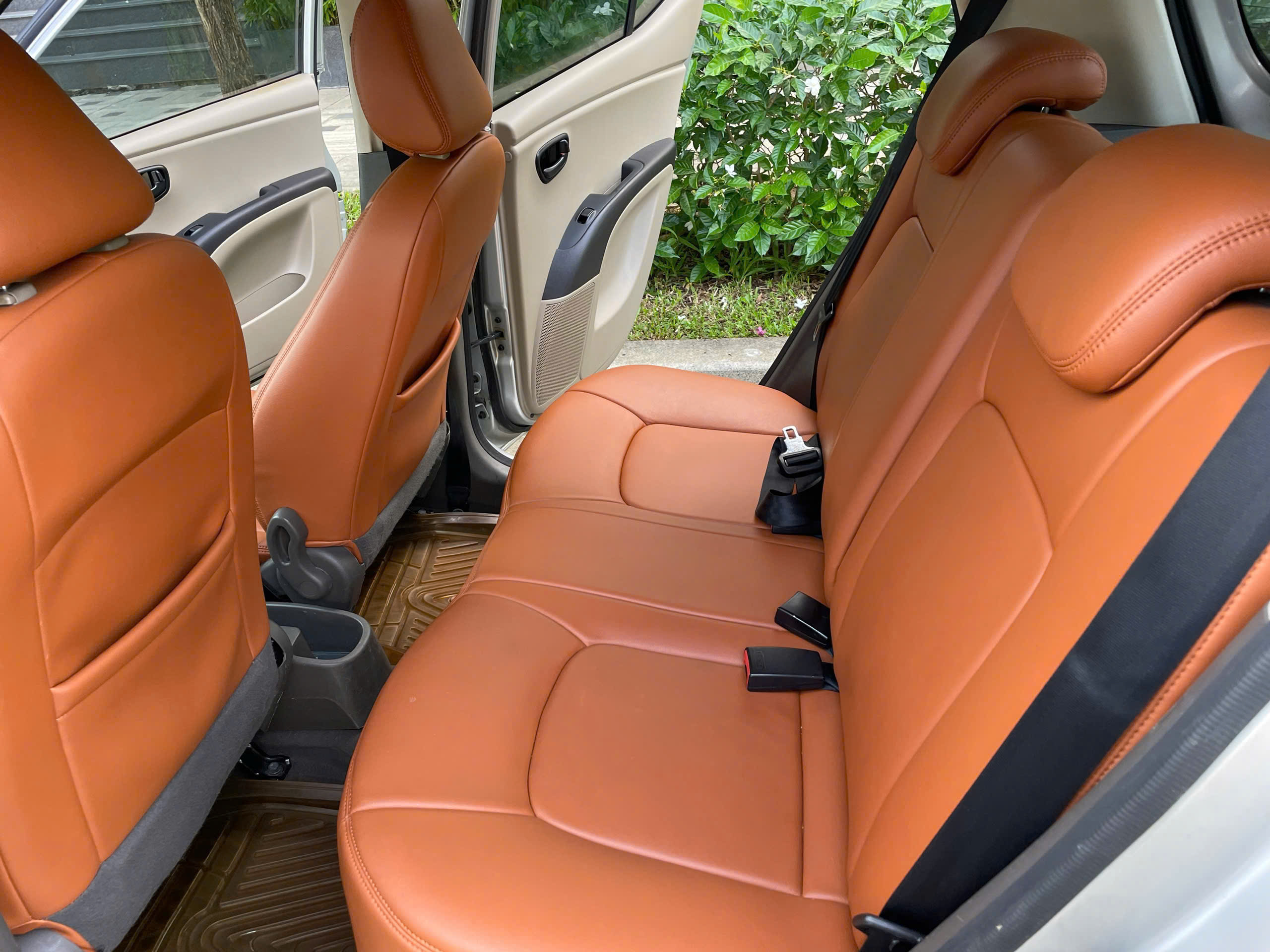 Bán ô tô Hyundai Grand i10 1.2 AT sản xuất 2011, màu bạc, nhập khẩu