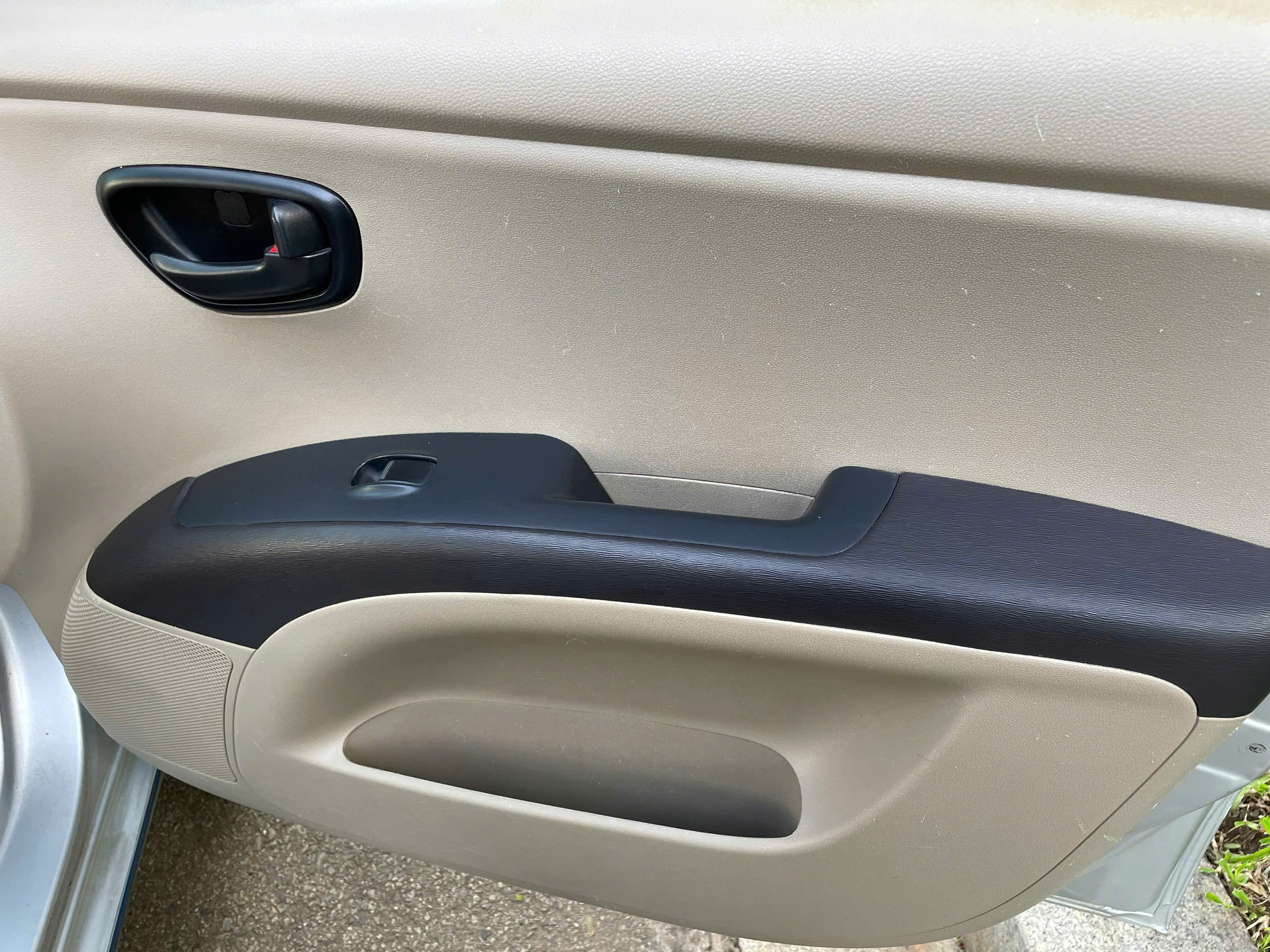 Bán ô tô Hyundai Grand i10 1.2 AT sản xuất 2011, màu bạc, nhập khẩu