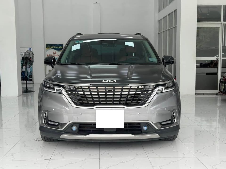 Bán xe Kia Carnival Signature 2.2D 2023, màu xám.