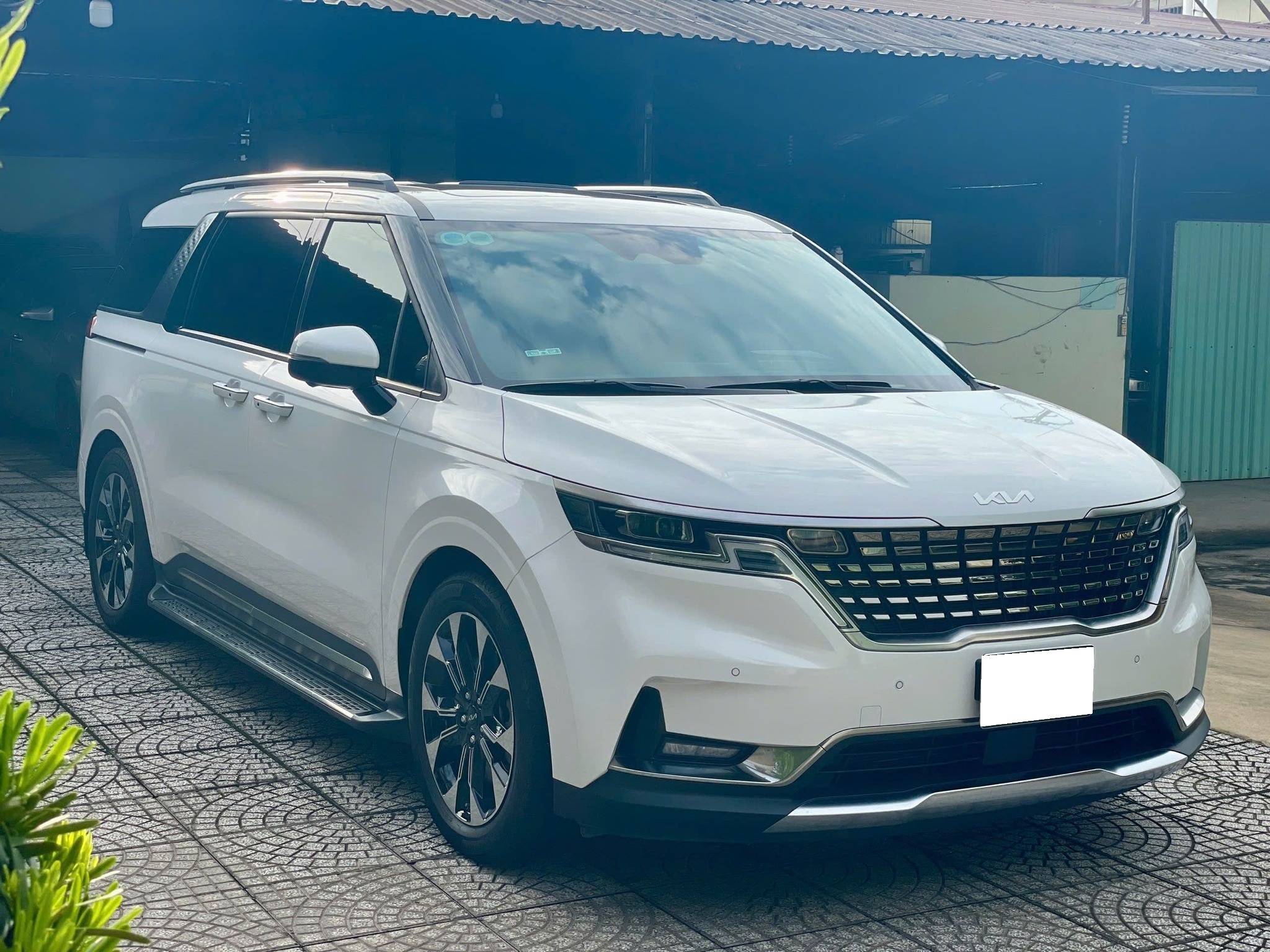 Cần bán xe Kia Carnival Signature 2.2D Full dầu năm sản xuất 2025, màu trắng, giá chỉ 1.425 tỉ