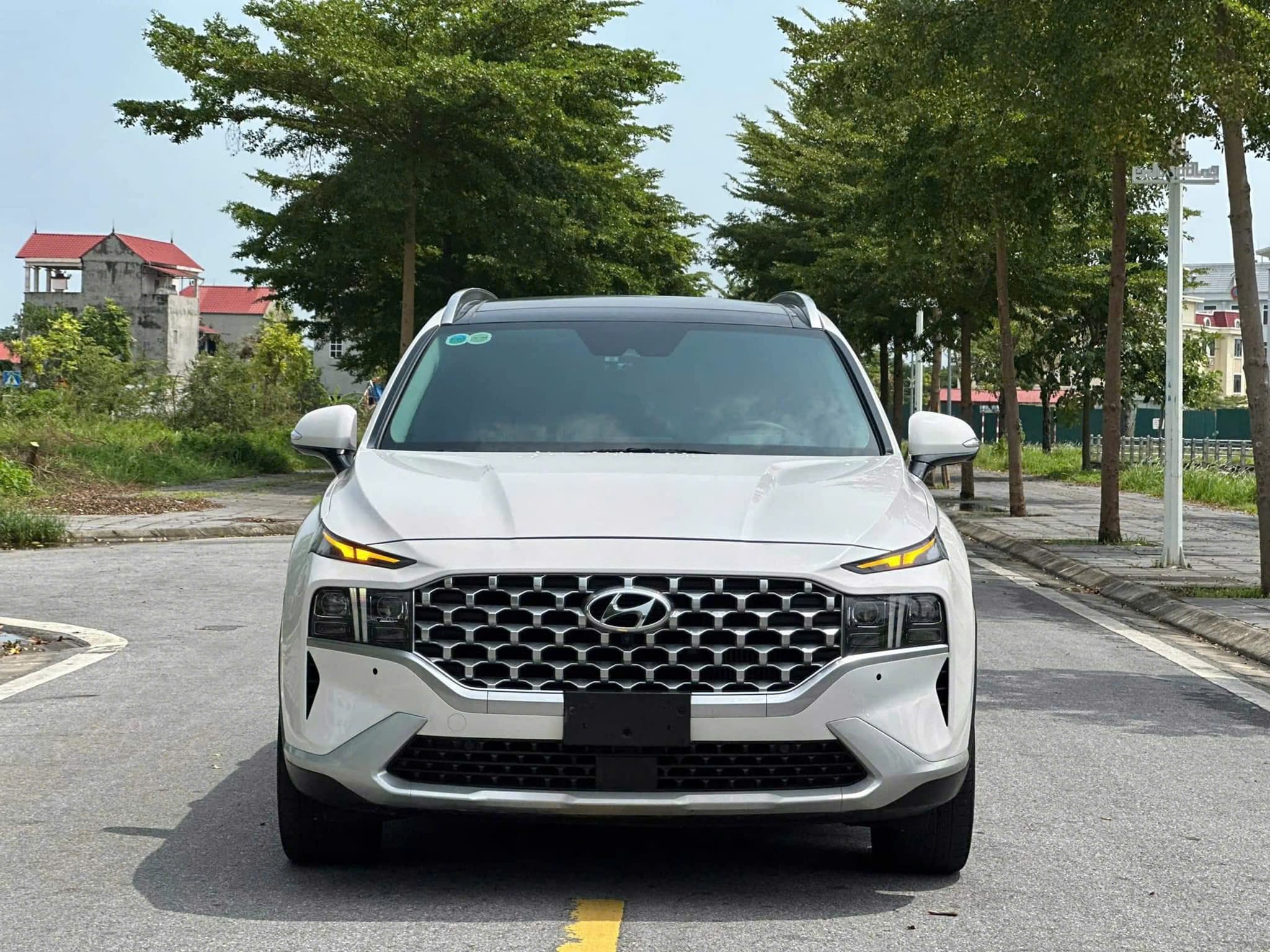 Bán ô tô Hyundai Santa Fe Cao Cấp 2.2L HTRAC sản xuất năm 2023, màu trắng