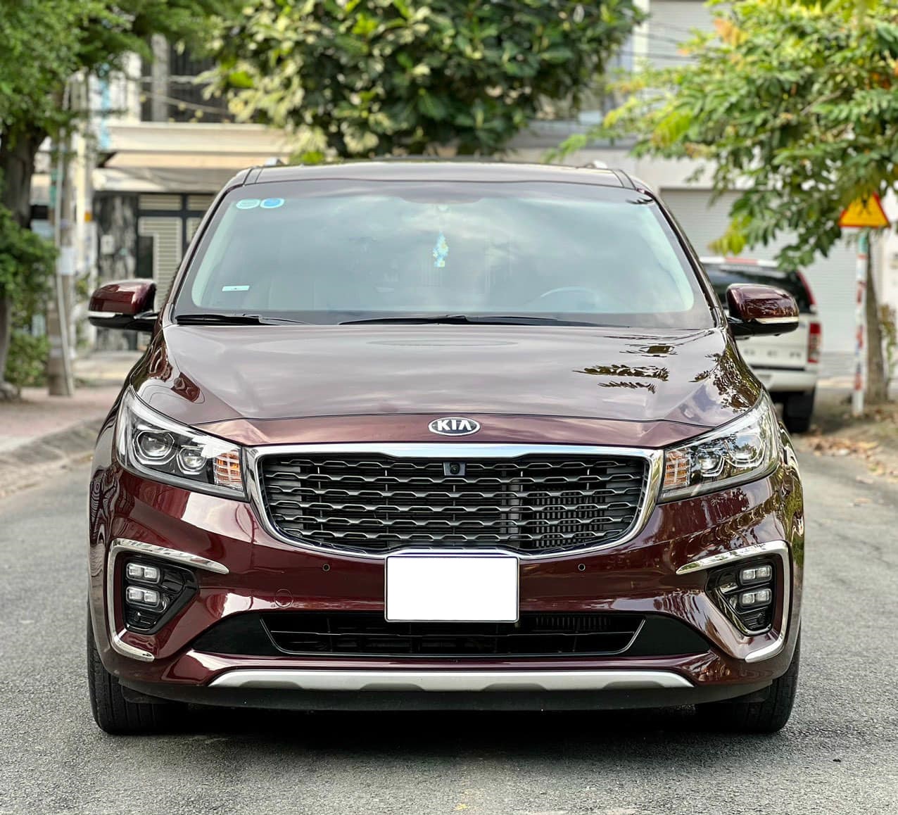 Cần bán xe Kia Sedona 2.2 DAT Luxury năm sản xuất 2021, màu đỏ