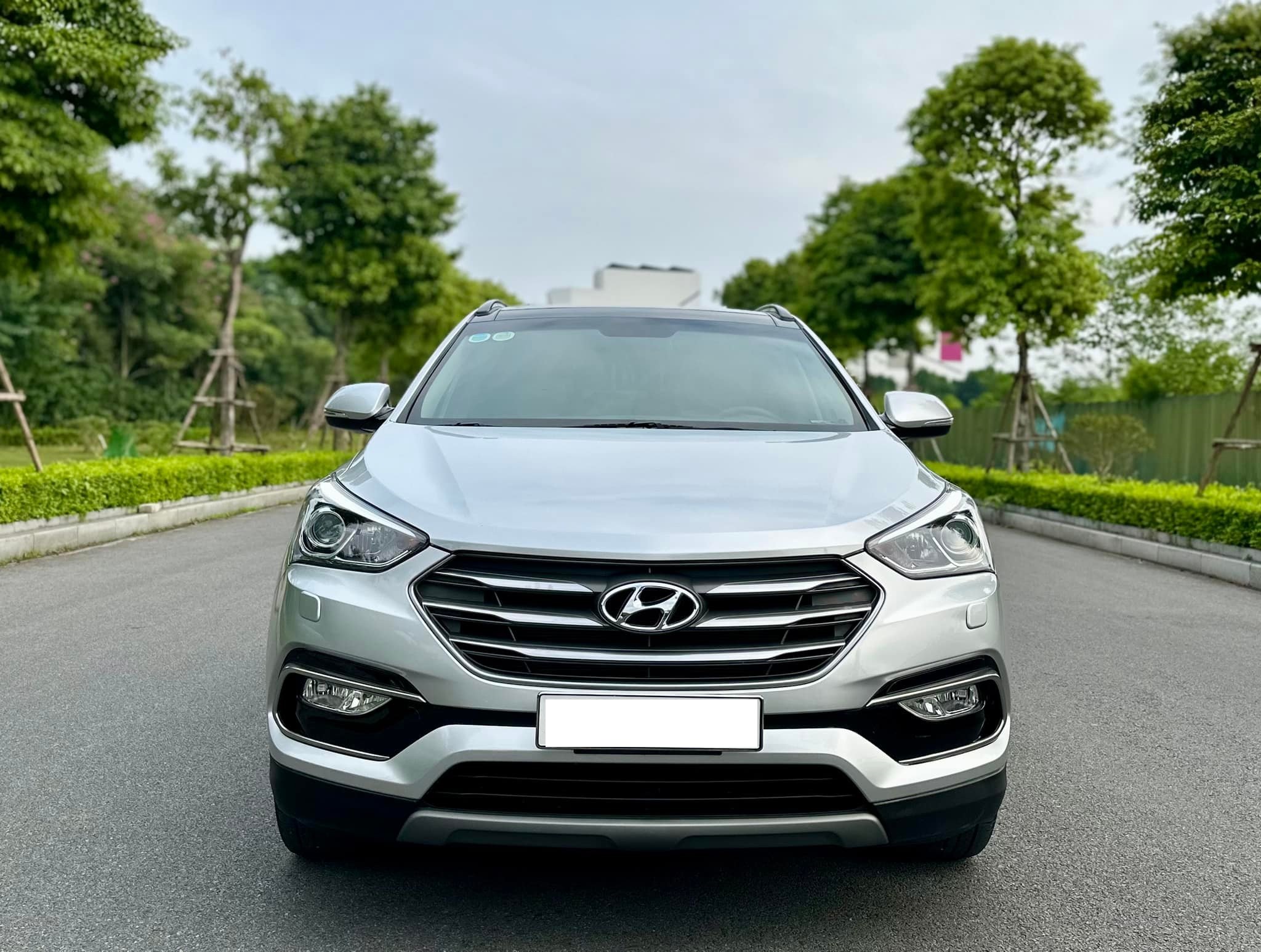 Cần bán xe Hyundai Santa Fe 2.4L 4WD năm sản xuất 2018, màu bạc