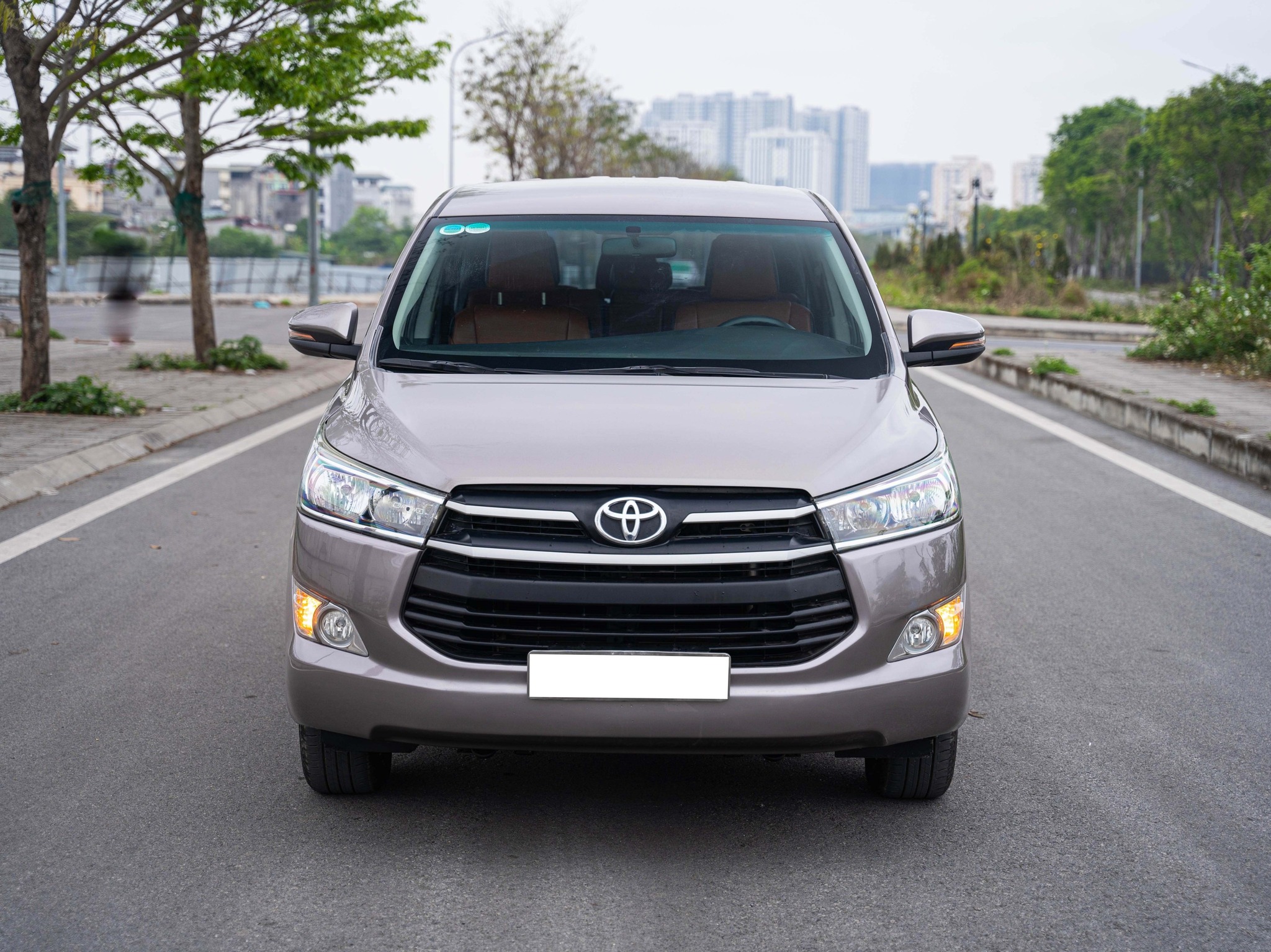 Bán Toyota Innova 2.0G sản xuất 2019, màu đồng, giá tốt