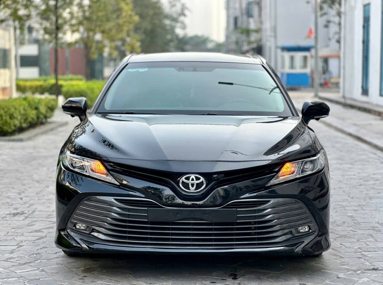 Bán Toyota Camry 2.0G năm 2021, màu đen, nhập khẩu
