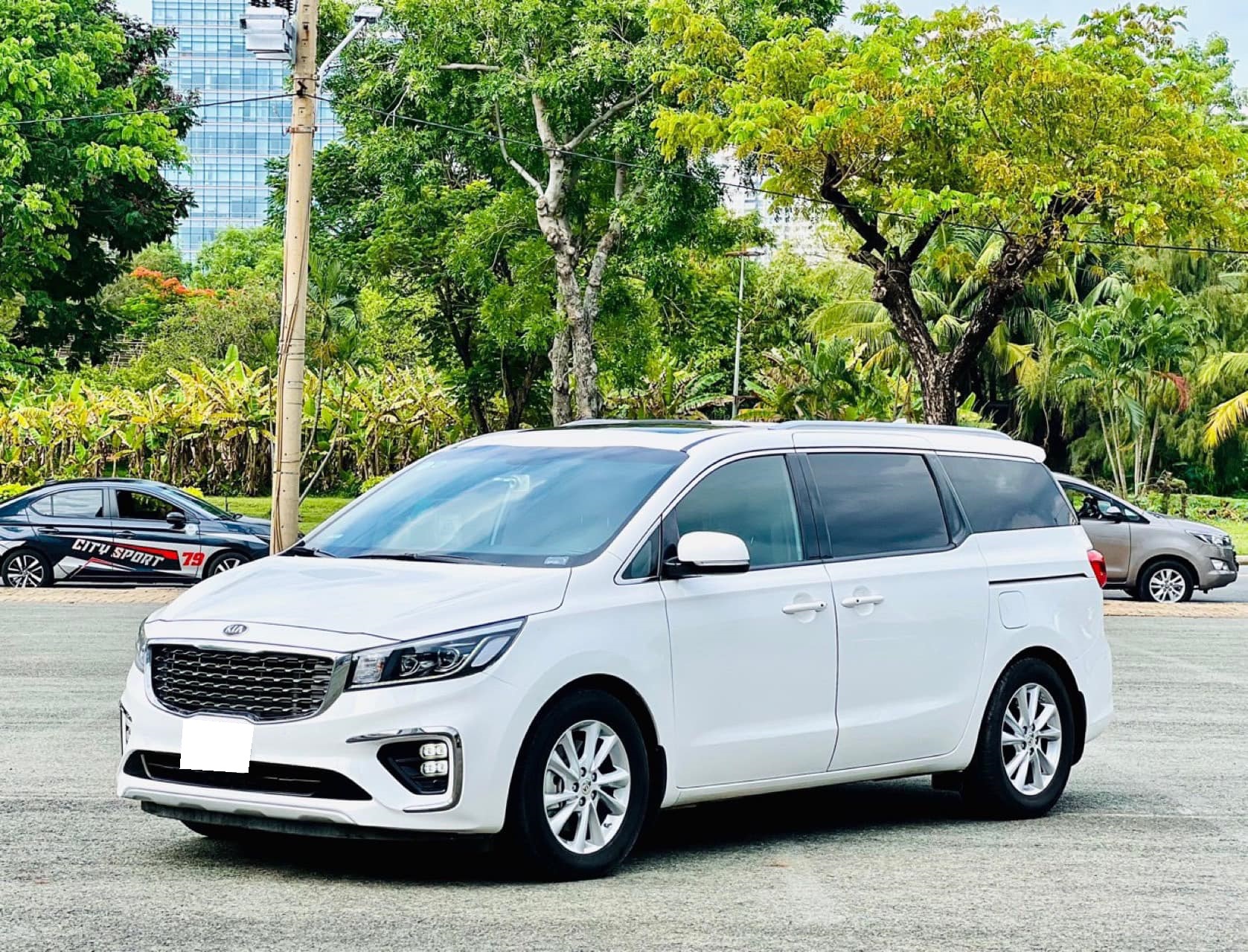 Bán ô tô Kia Sedona 3.3 GAT Premium sản xuất năm 2020, màu trắng, 695 triệu