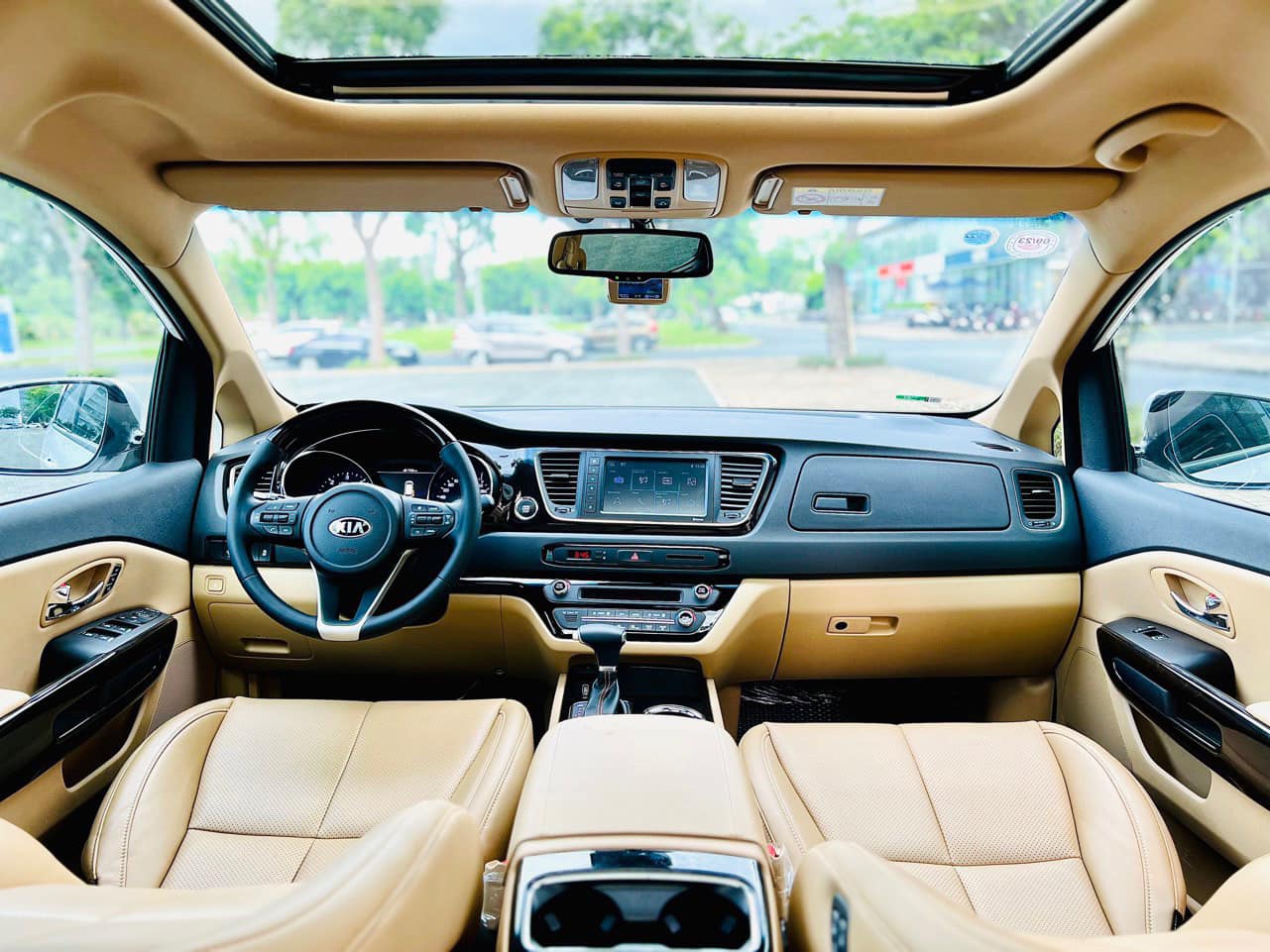 Bán ô tô Kia Sedona 3.3 GAT Premium sản xuất năm 2020, màu trắng, 695 triệu