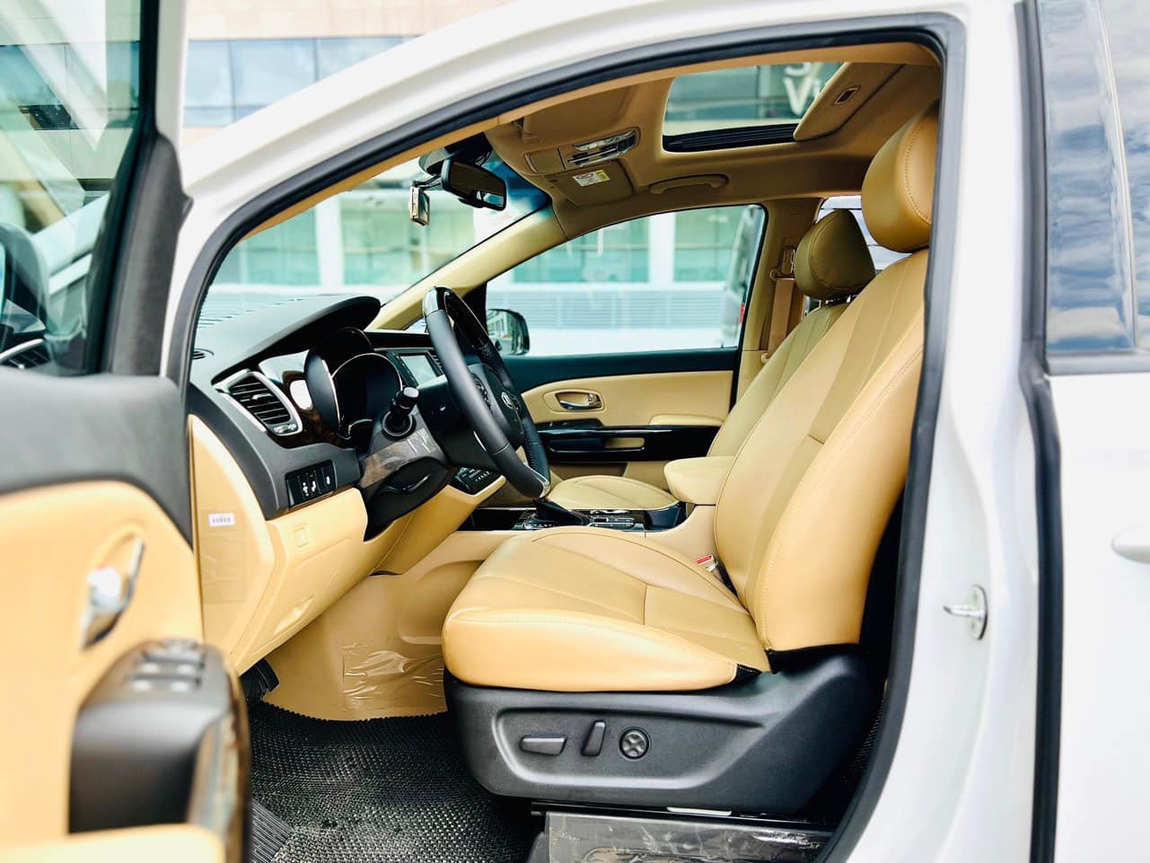 Bán ô tô Kia Sedona 3.3 GAT Premium sản xuất năm 2020, màu trắng, 695 triệu