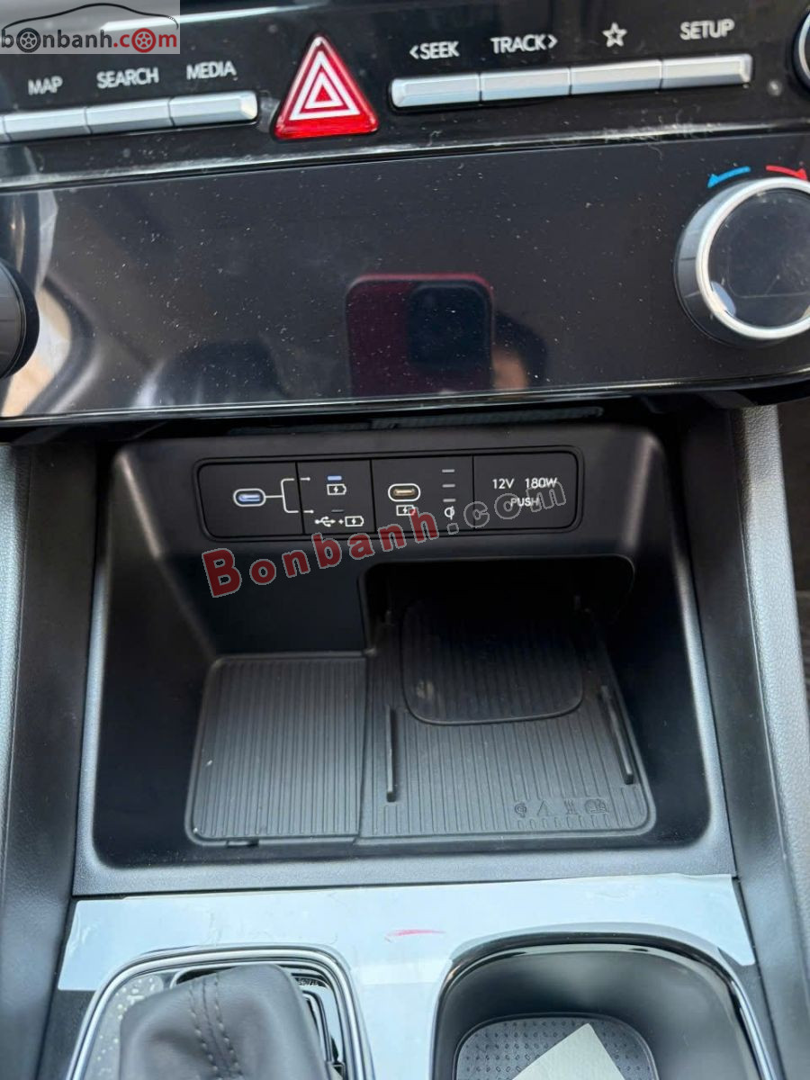 Bán ô tô Hyundai Tucson 2.0 AT Đặc biệt - 2025 - xe mới