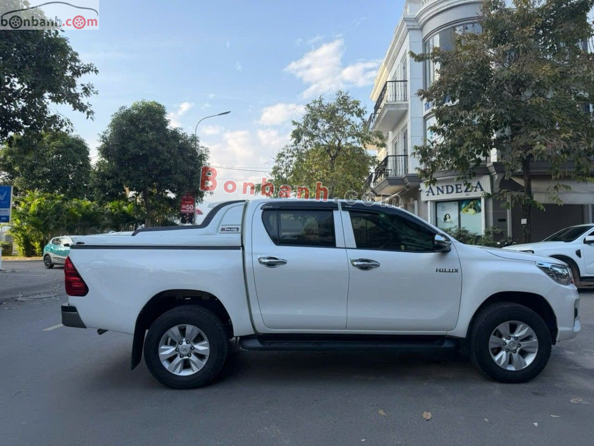 Bán ô tô Toyota Hilux 2.4E 4x2 AT - 2020 - xe cũ