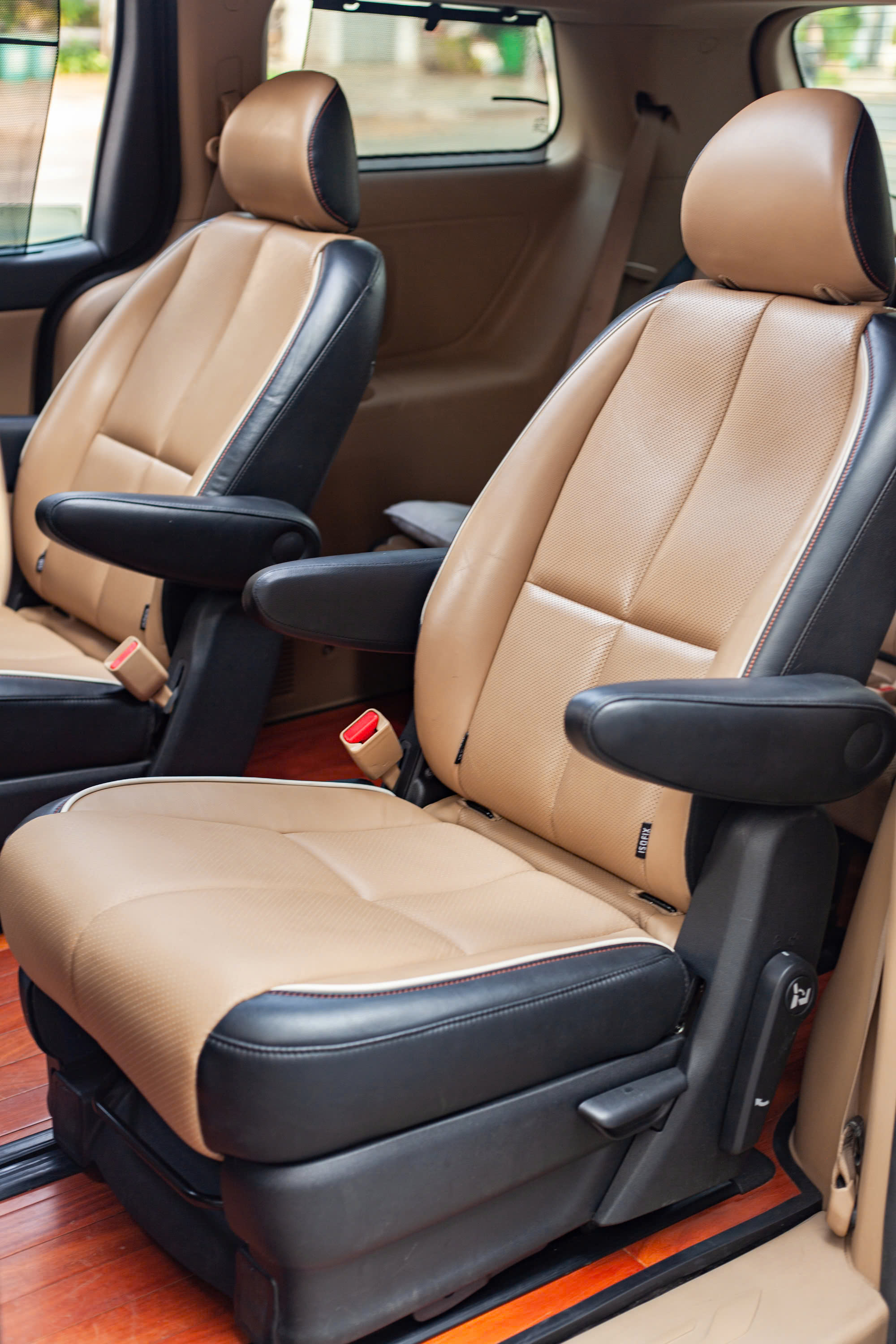 Sedona sản xuất 2016, màu trắng sang trọng đang tìm chủ nhân mới.