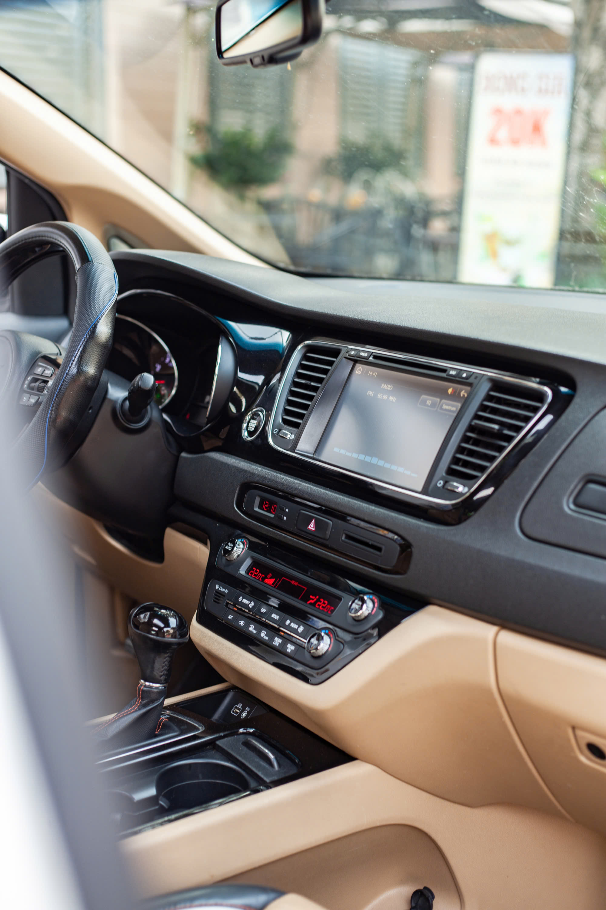 Sedona sản xuất 2016, màu trắng sang trọng đang tìm chủ nhân mới.