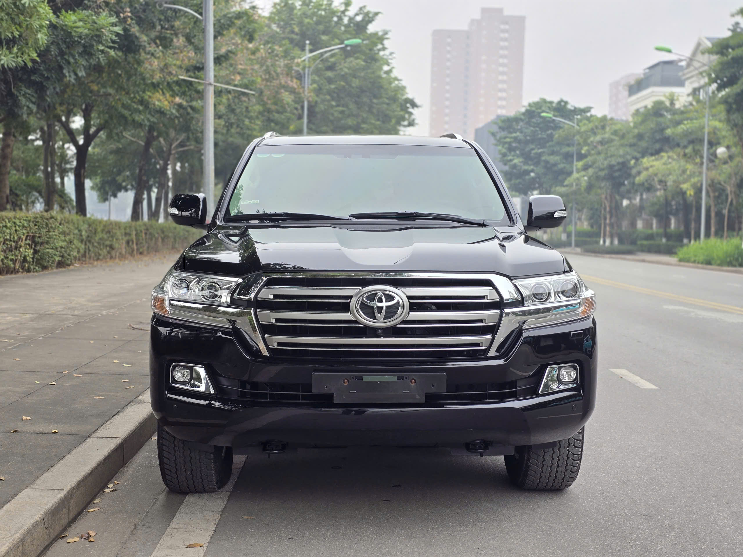 Bán xe Toyota Land Cruiser LC200 Xe đã lên MBS sản xuất 2020 đi quá ít