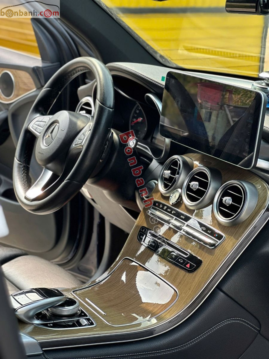 Bán ô tô Mercedes Benz GLC 250 4Matic - 2017 - xe cũ