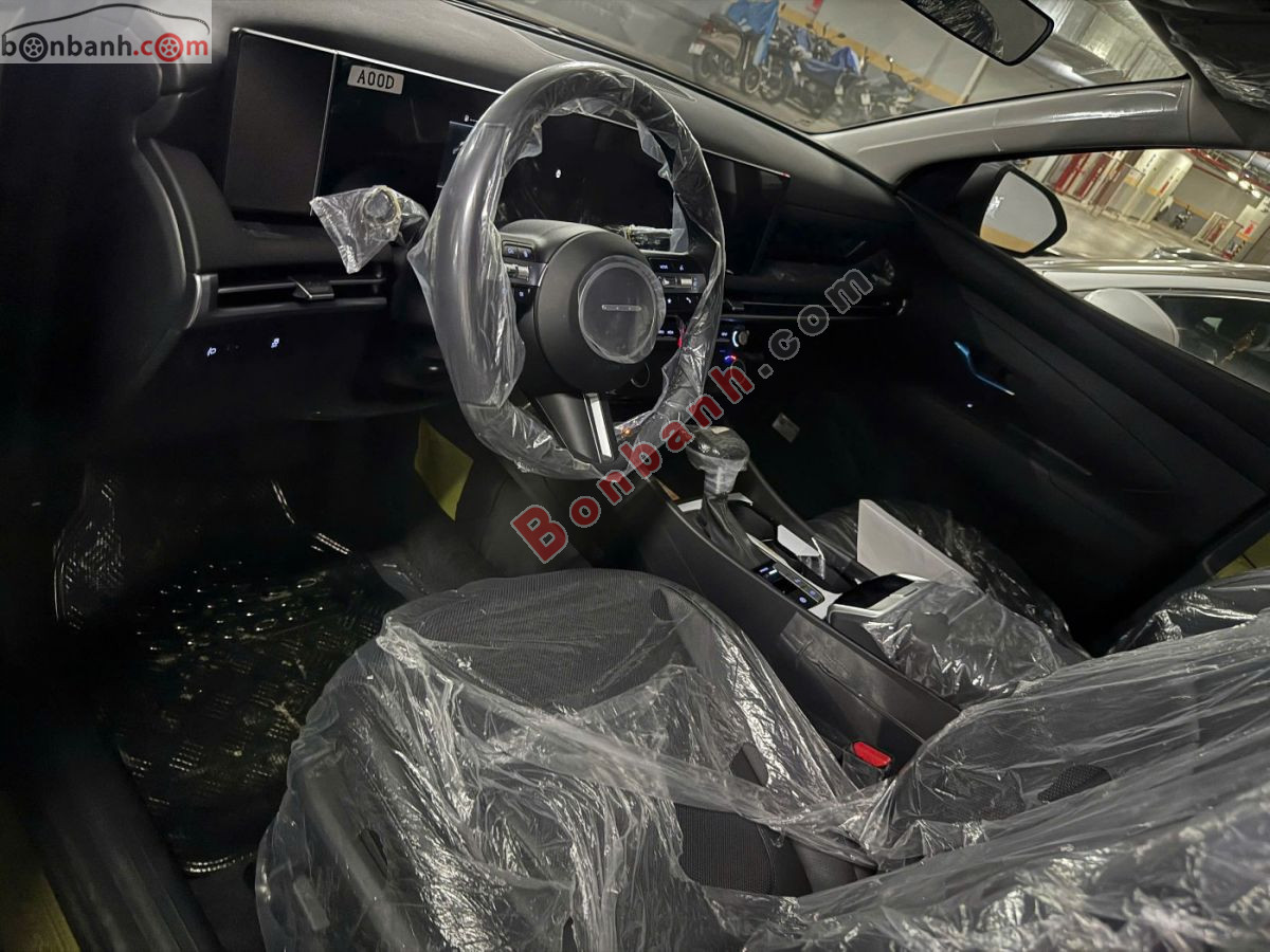 Bán ô tô Hyundai Tucson 2.0 AT Tiêu chuẩn - 2025 - xe cũ