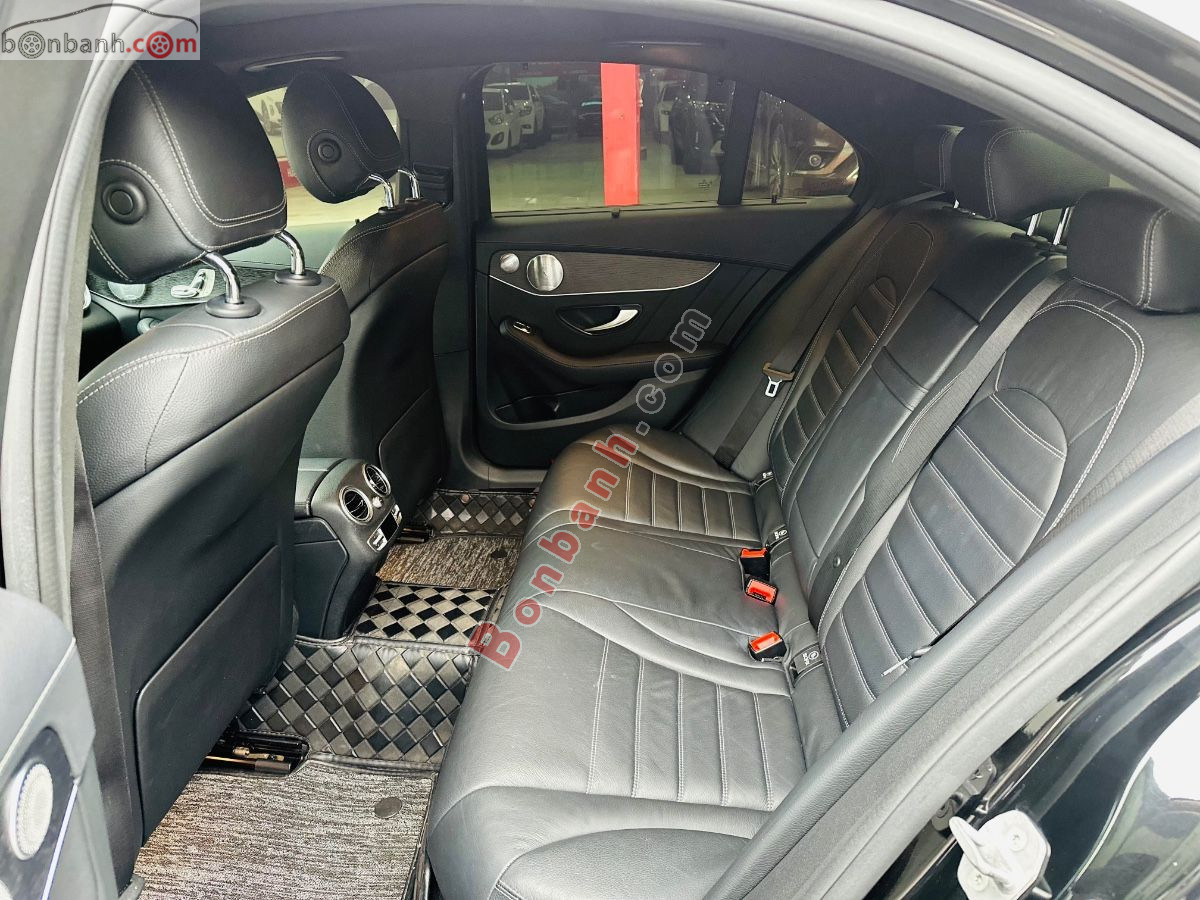 Bán ô tô Mercedes Benz C class C300 AMG - 2021 - xe cũ