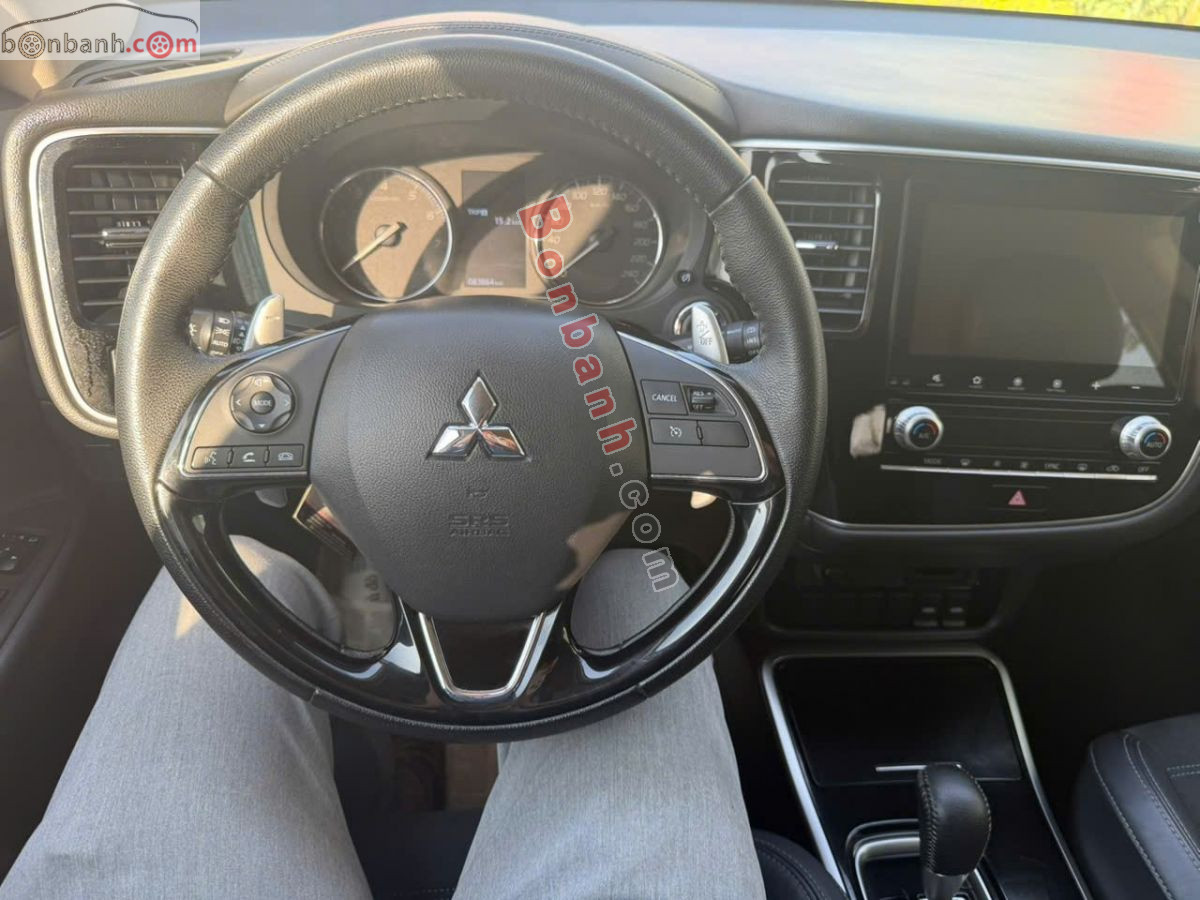Bán ô tô Mitsubishi Outlander 2.0 CVT - 2023 - xe cũ