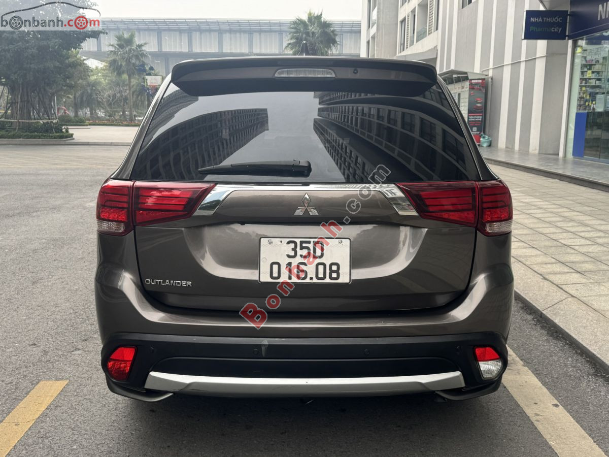 Bán ô tô Mitsubishi Outlander 2.0 CVT Premium - 2018 - xe cũ