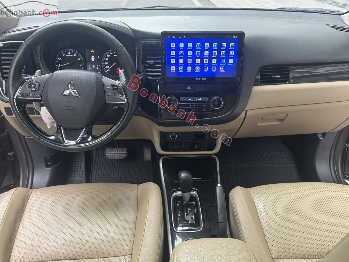 Bán ô tô Mitsubishi Outlander 2.0 CVT Premium - 2018 - xe cũ