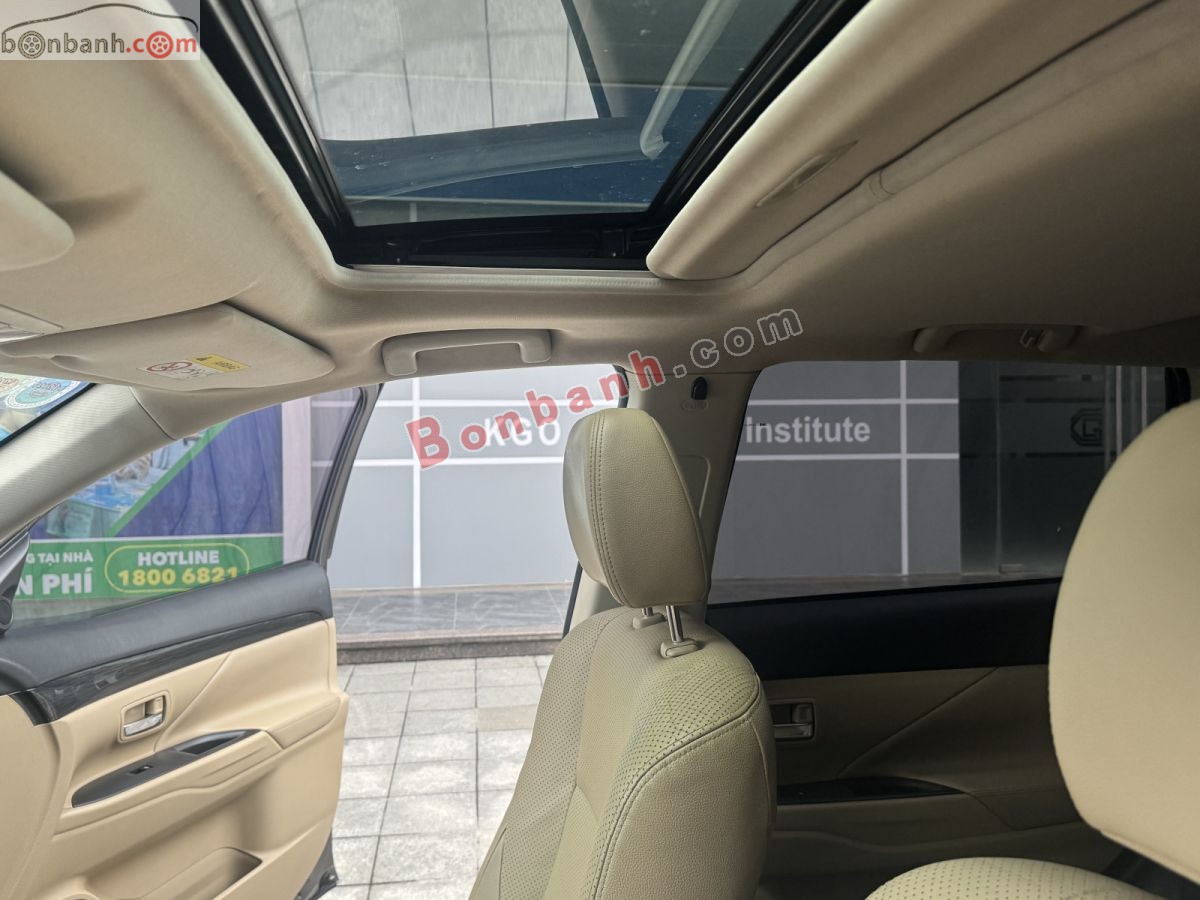 Bán ô tô Mitsubishi Outlander 2.0 CVT Premium - 2018 - xe cũ