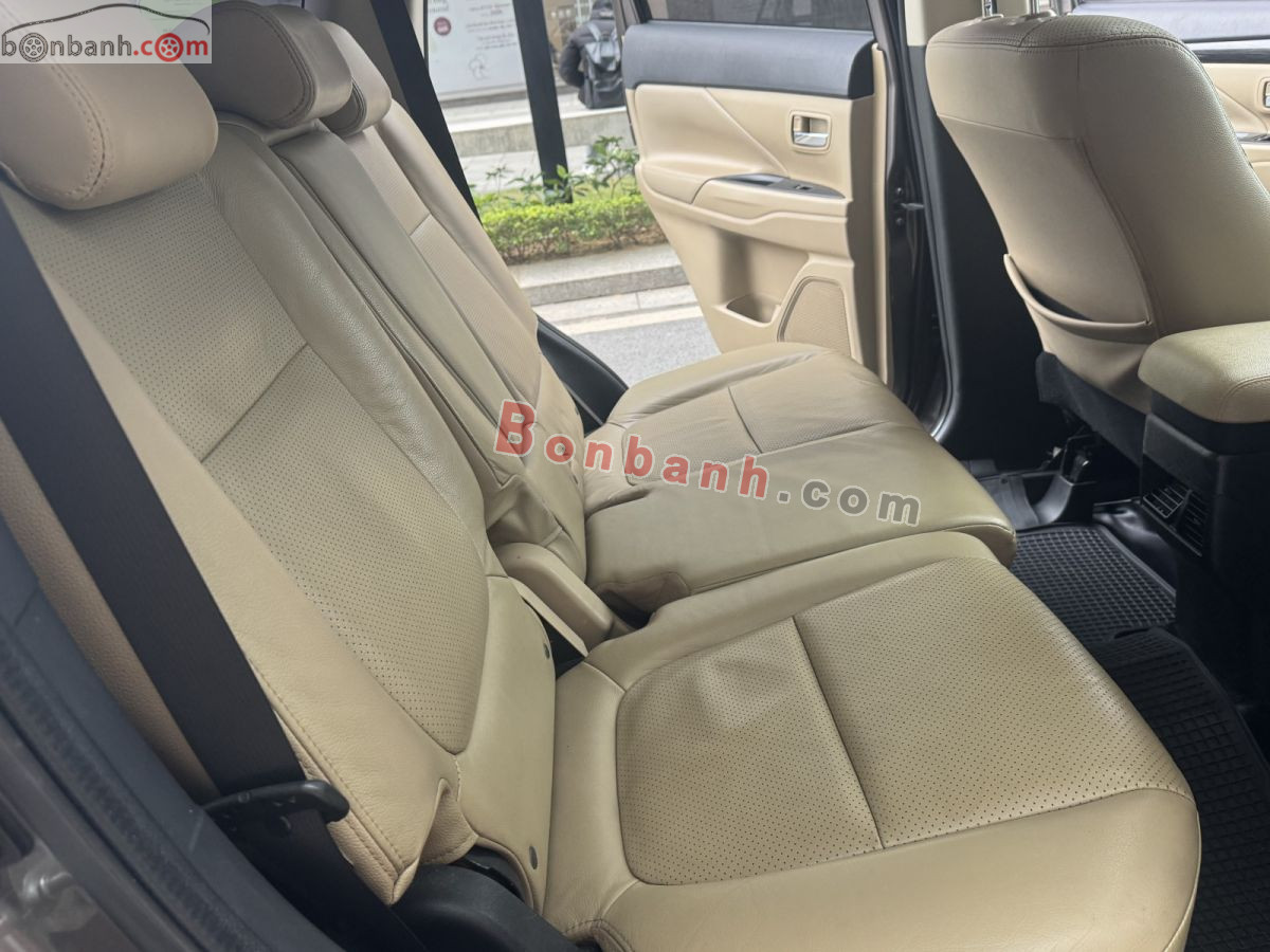 Bán ô tô Mitsubishi Outlander 2.0 CVT Premium - 2018 - xe cũ