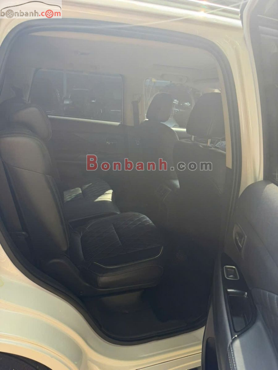 Bán ô tô Mitsubishi Outlander Premium 2.0 CVT - 2022 - xe cũ