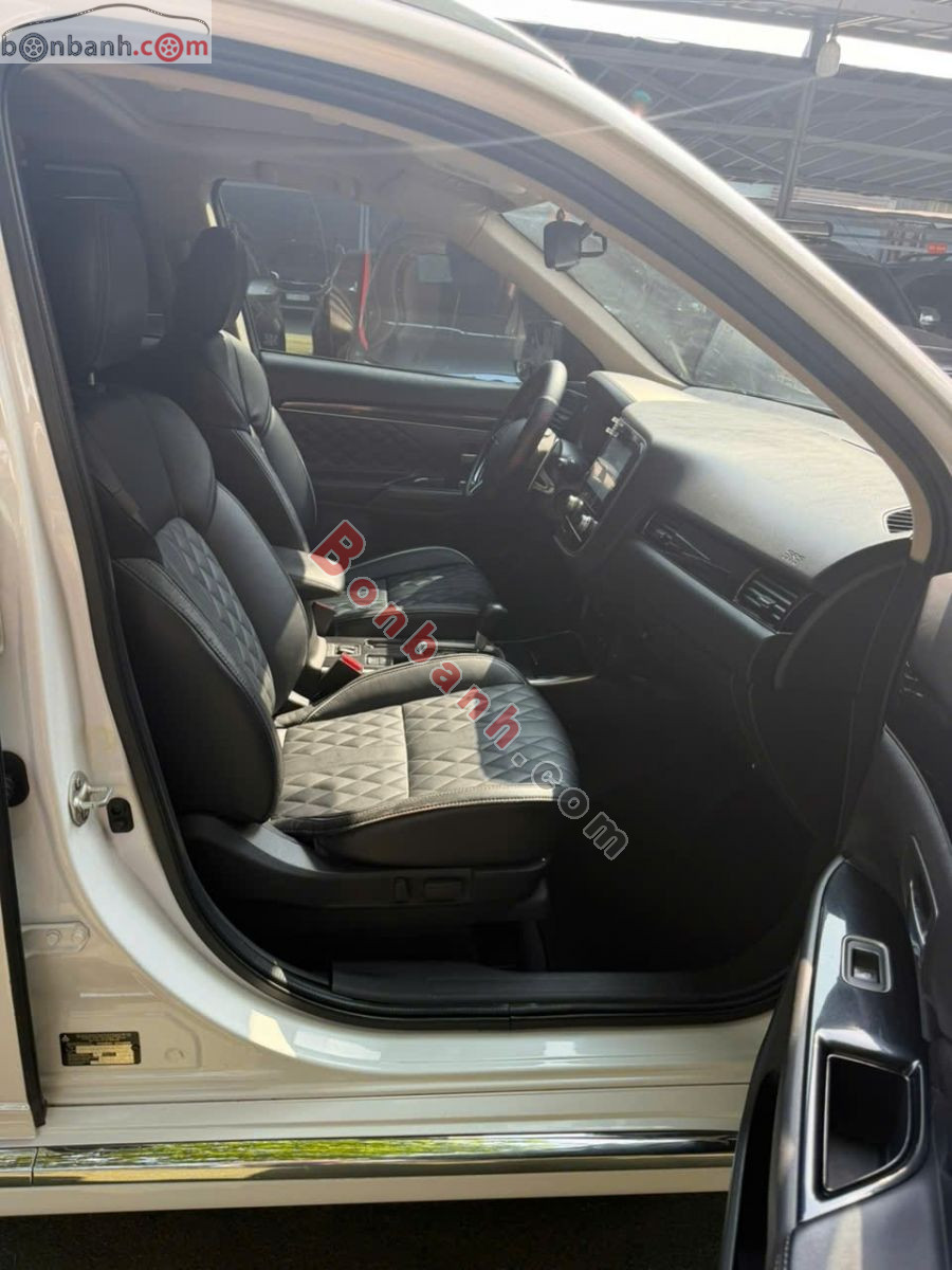 Bán ô tô Mitsubishi Outlander Premium 2.0 CVT - 2022 - xe cũ