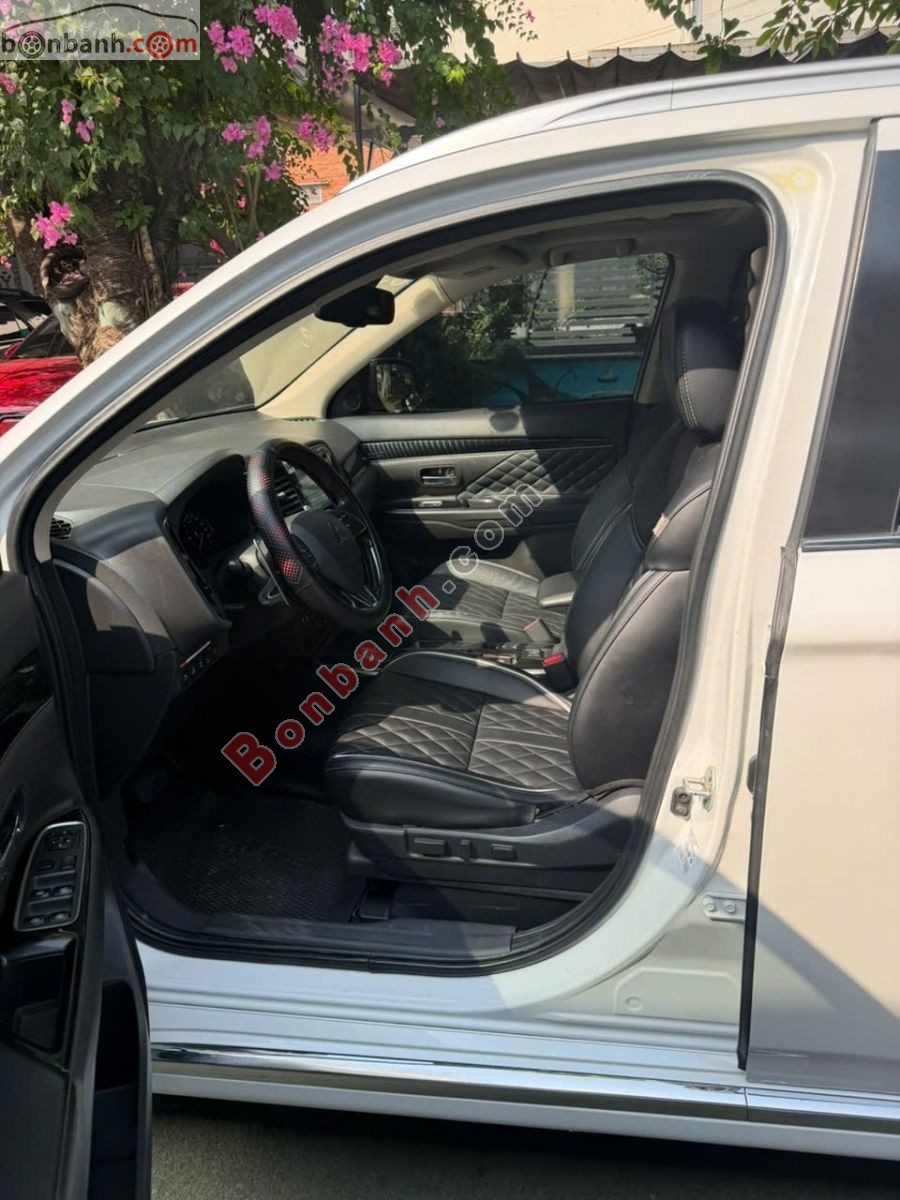 Bán ô tô Mitsubishi Outlander Premium 2.0 CVT - 2022 - xe cũ