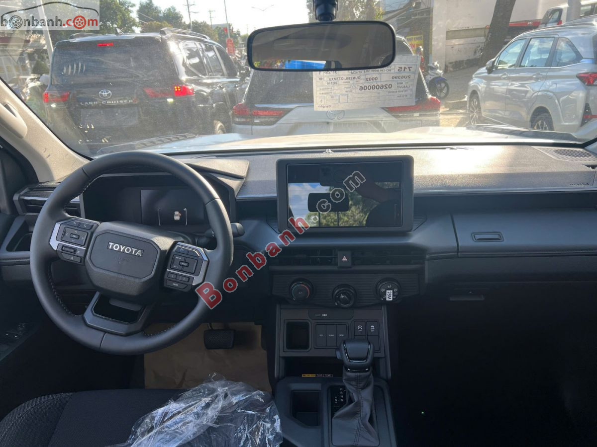 Bán ô tô Toyota Hilux Pro 2.8L 4x2 AT - 2026 - xe mới