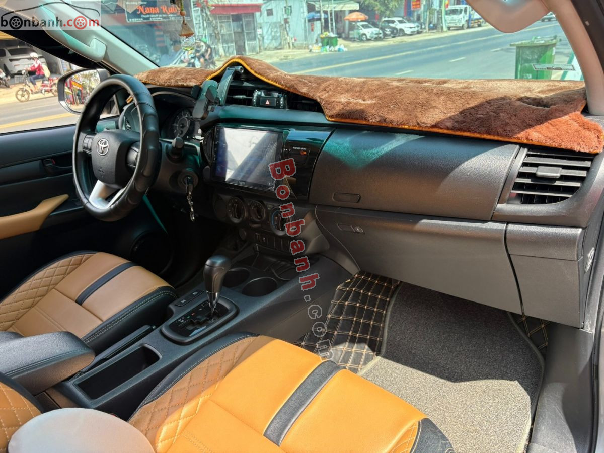 Bán ô tô Toyota Hilux 2.4E 4x2 AT - 2020 - xe cũ