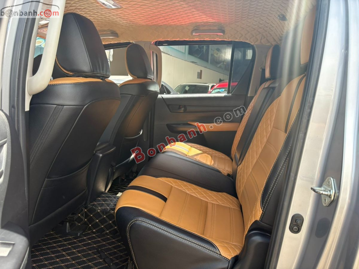 Bán ô tô Toyota Hilux 2.4E 4x2 AT - 2020 - xe cũ