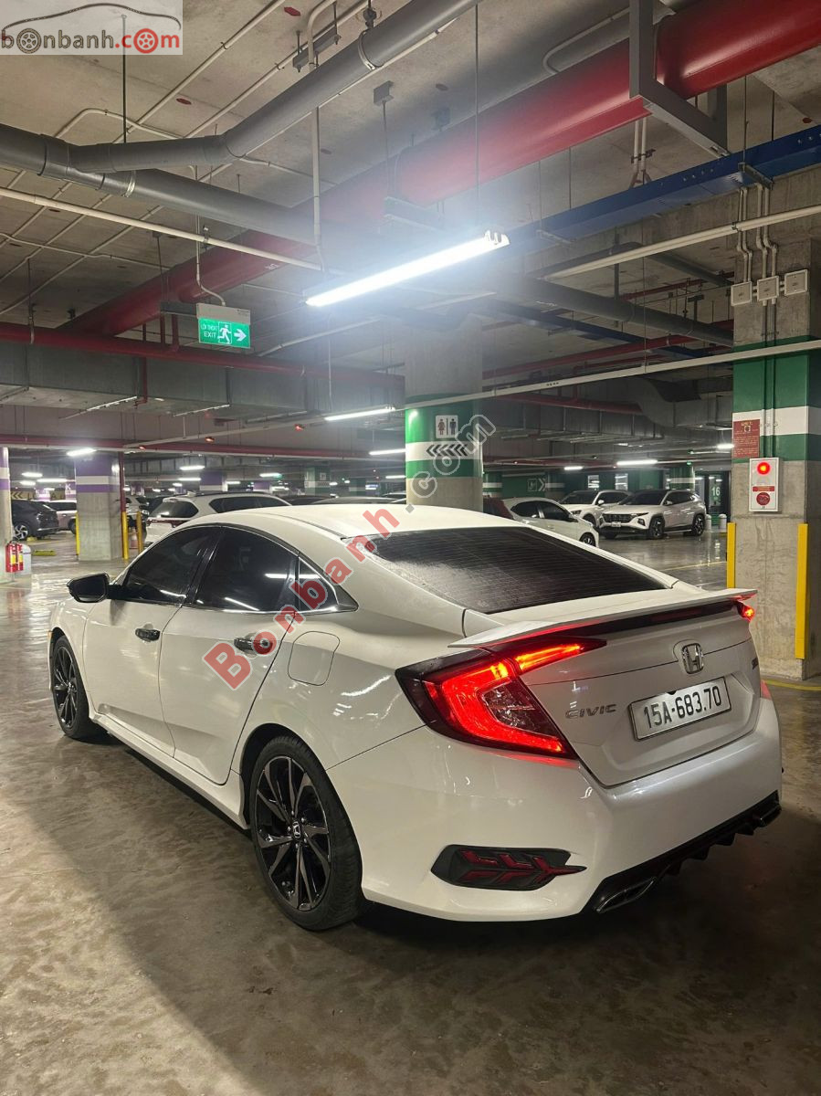 Bán ô tô Honda Civic RS 1.5 AT - 2019 - xe cũ