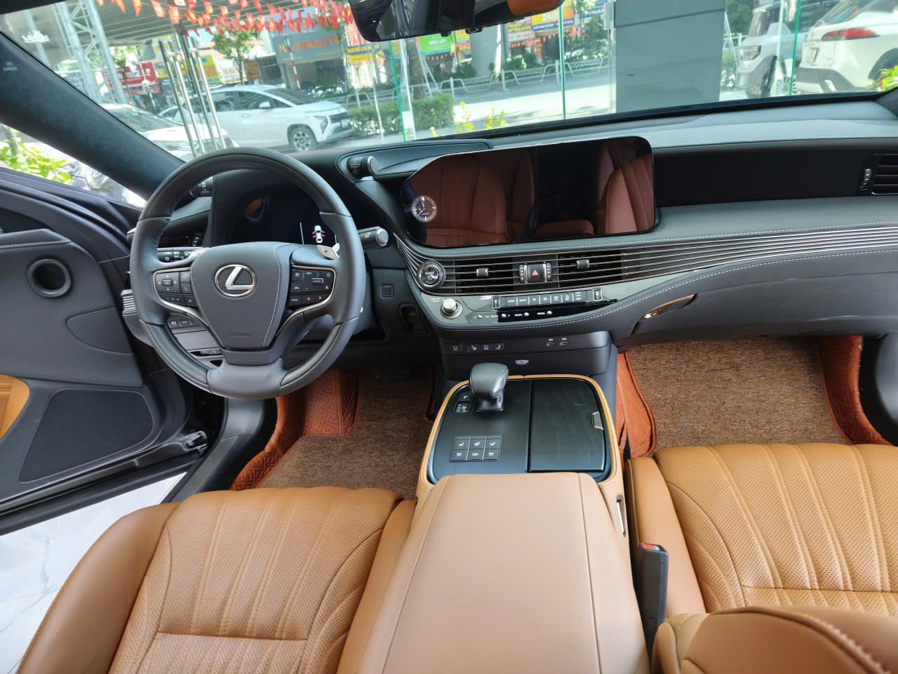 Lexus LS500H Sản Xuất 2025 Mới 99.9999%