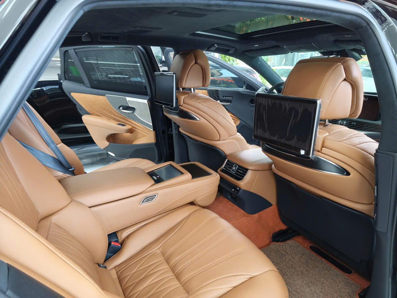 Lexus LS500H Sản Xuất 2025 Mới 99.9999%